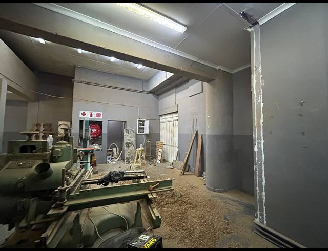 200M² WAREHOUSE TO LET IN INDUSTRIA WEST